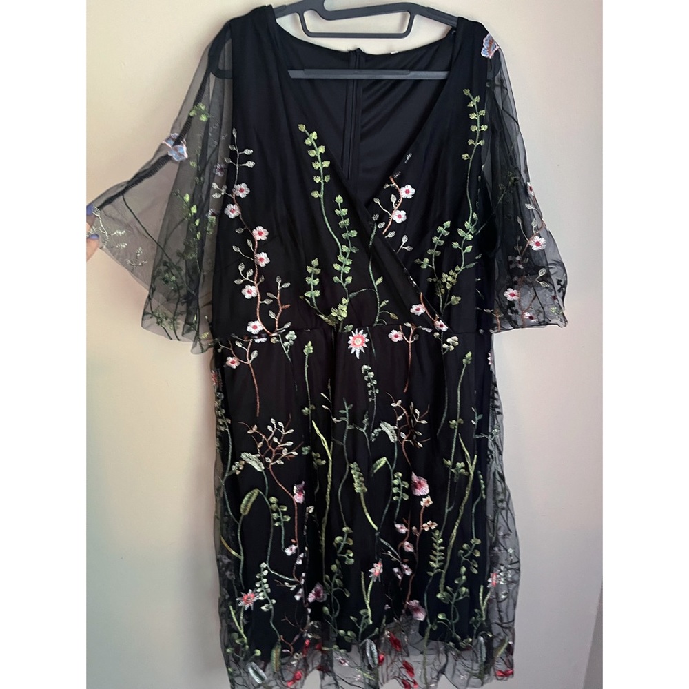 Black Floral Embroidered Dress SHEIN